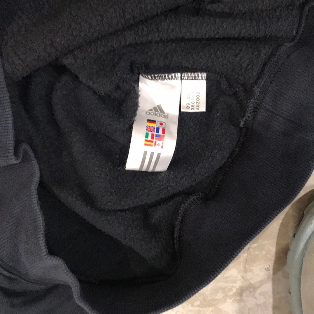 Adidas Logo Sweatshirt with hoodie size XL - Picture 6 of 6